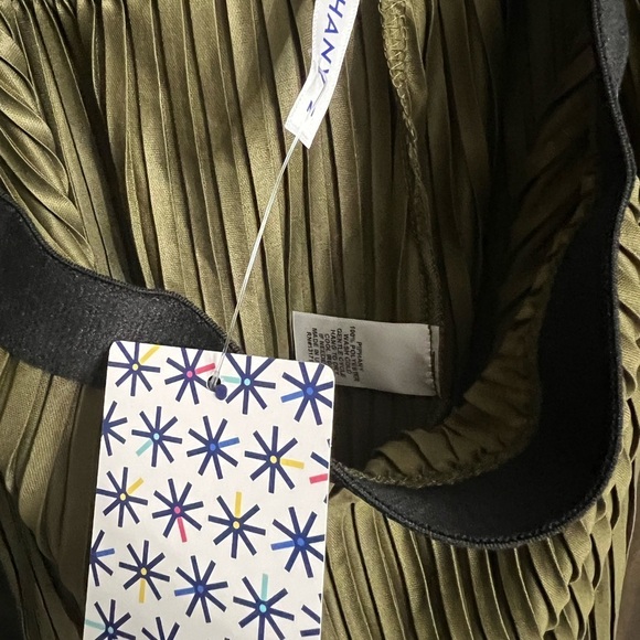 Piphany Midi Pencil Skirt with Ribbed High-Low Design-Green-Size: Medium - Picture 8 of 8